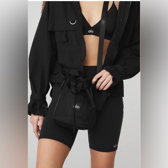 Alo Yoga Crossbody Bucket Bag in Black BNWT IN BAG-UNISEX - Picture 4 of 4